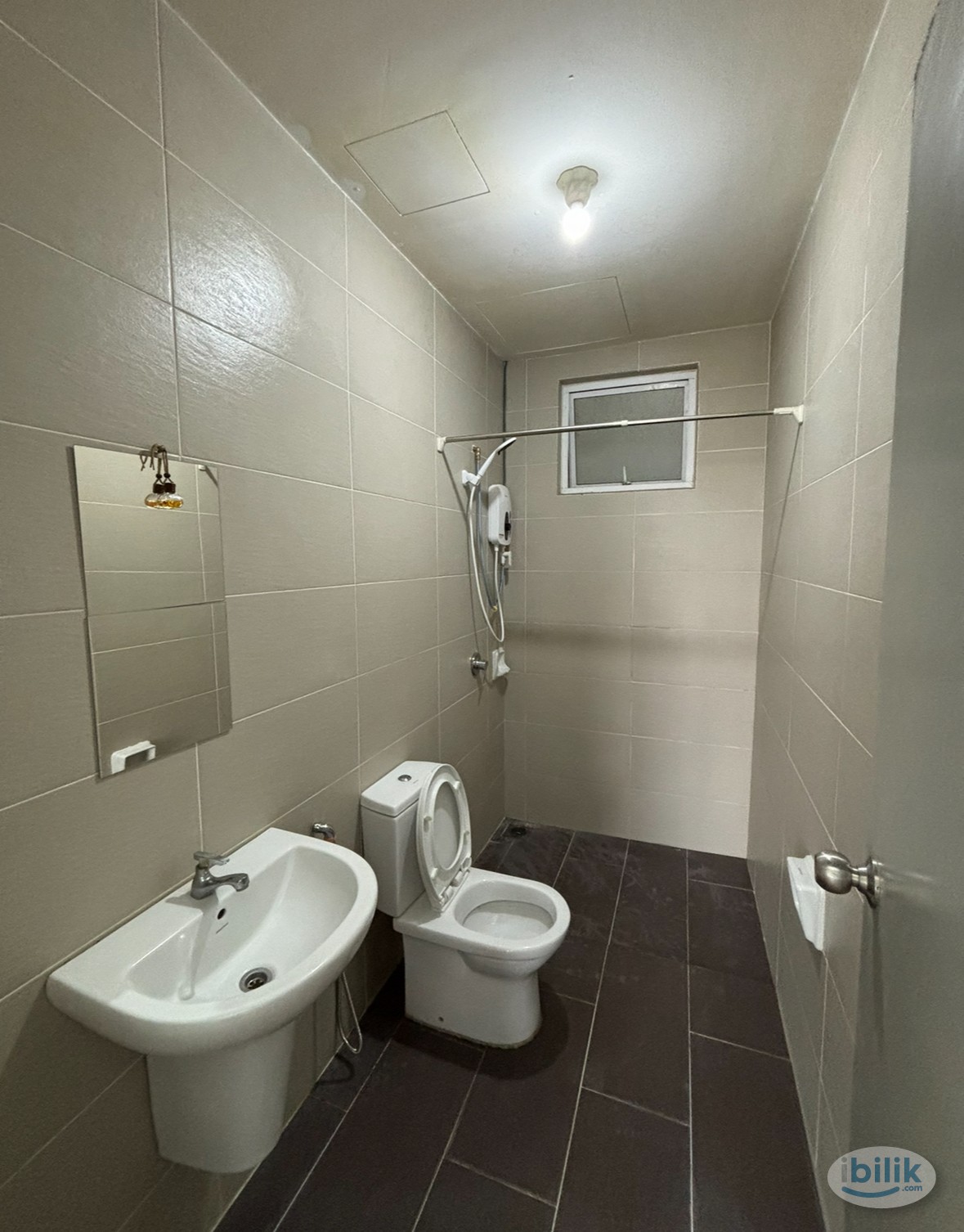 Zero Security Deposit Single Room with Shared Bathroom Female or Mixed unit 7 Tree Seven Residence Cheras Kajang MRT Buk - Image 5