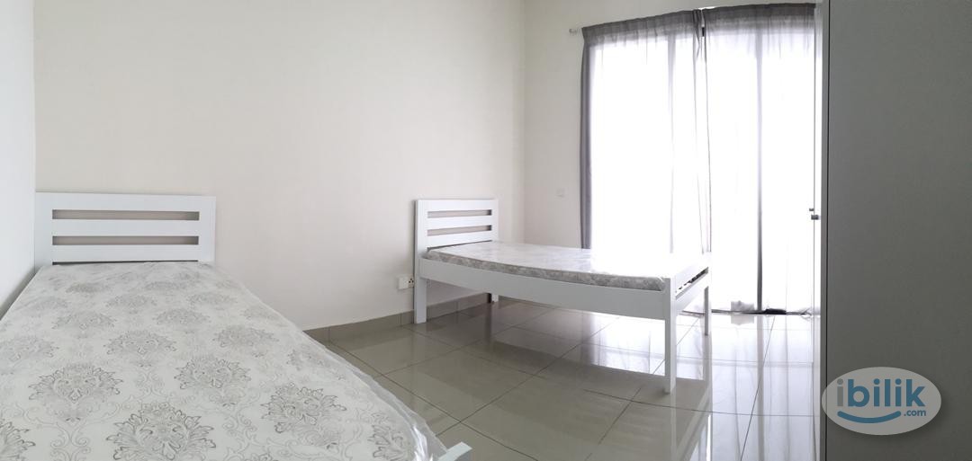 Sharing | gril muslim | Middle Room at Selayang 18, Selayang | fully furnised | BBS | FAMA | - Image 1