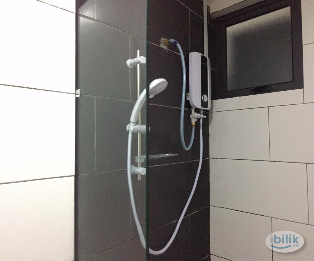 Sharing | gril muslim | Middle Room at Selayang 18, Selayang | fully furnised | BBS | FAMA | - Image 5