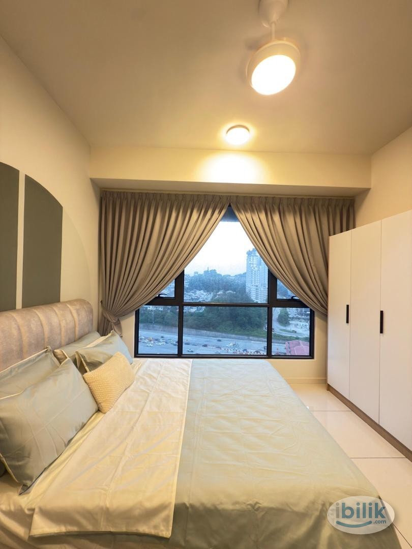 Middle Room at Dutamas, Kuala Lumpur - Image 5