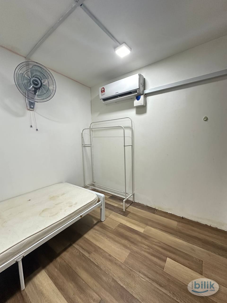 ✨Female Unit | 2mins Walk to LRT  🏡 – Perfect for Working People ✨ - Image 2