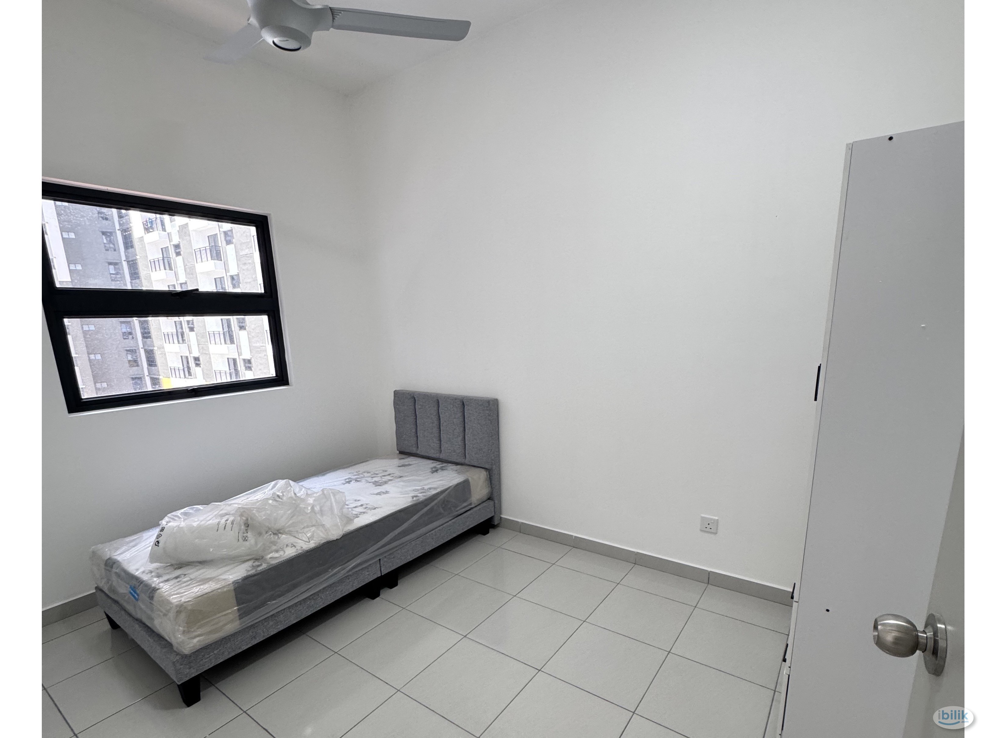 Middle Room at Kajang, Selangor - Image 1