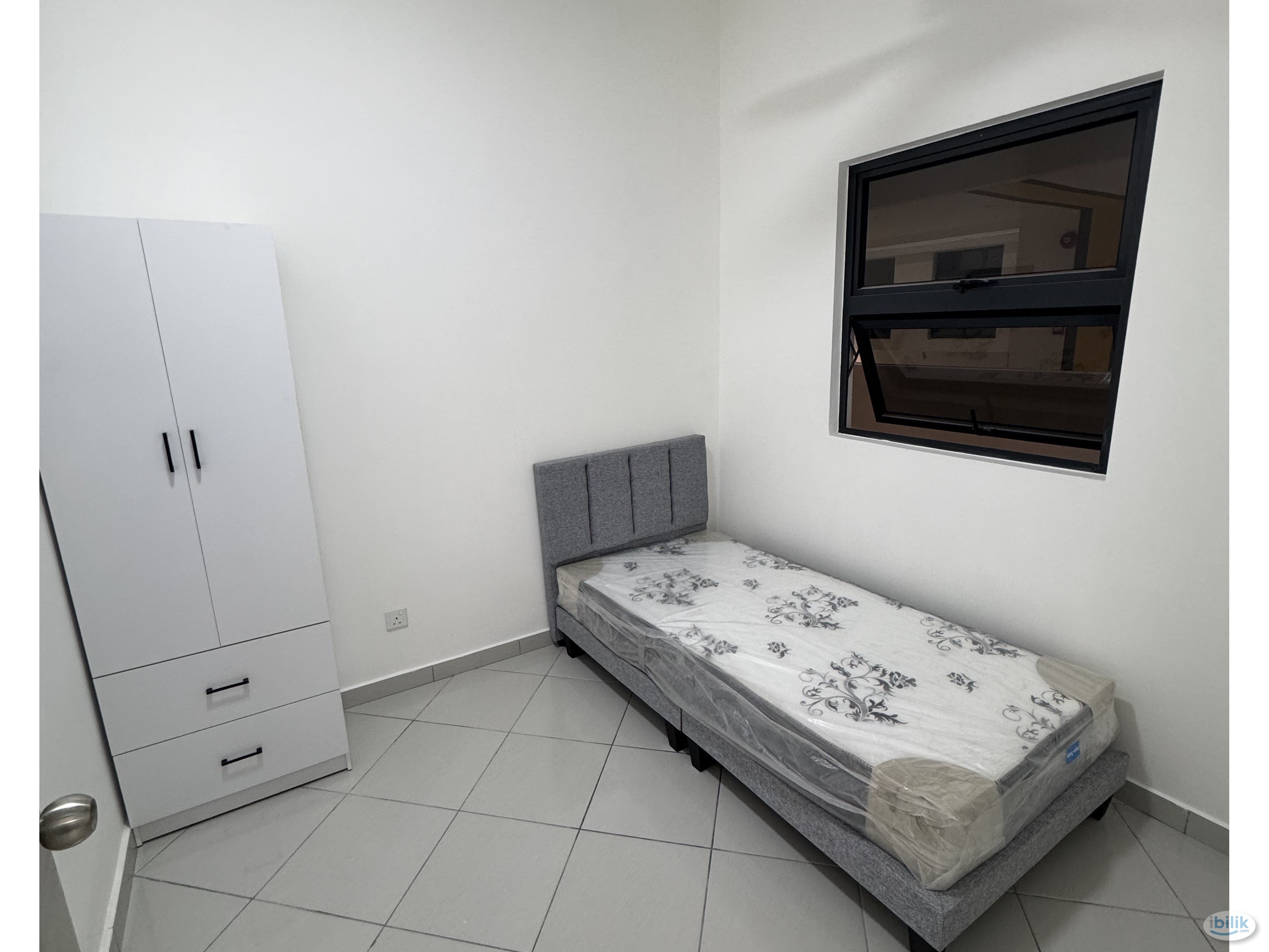 Middle Room at Kajang, Selangor - Image 2