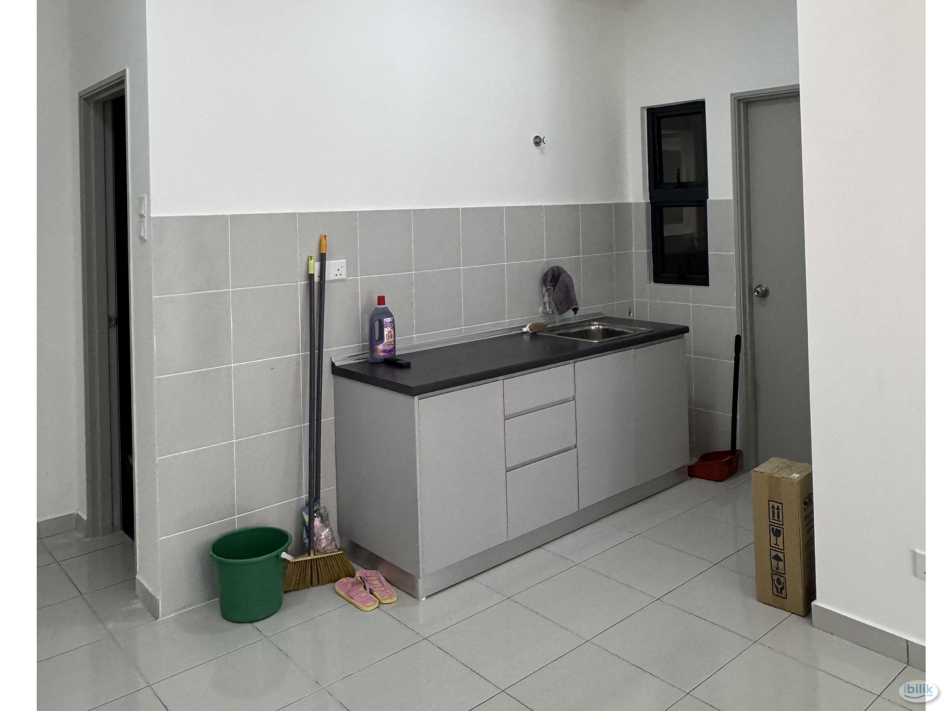 Middle Room at Kajang, Selangor - Image 4