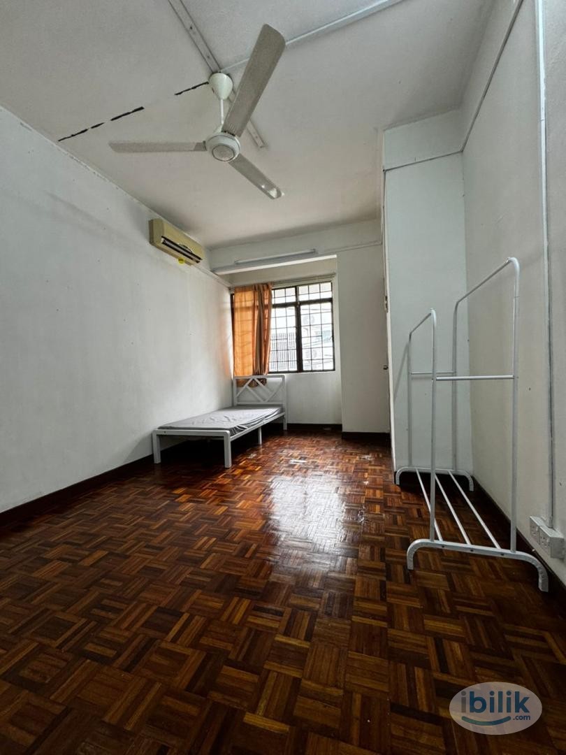 Private room for rent at Bandar Utama🏡 0 Deposit 💸 - Image 1
