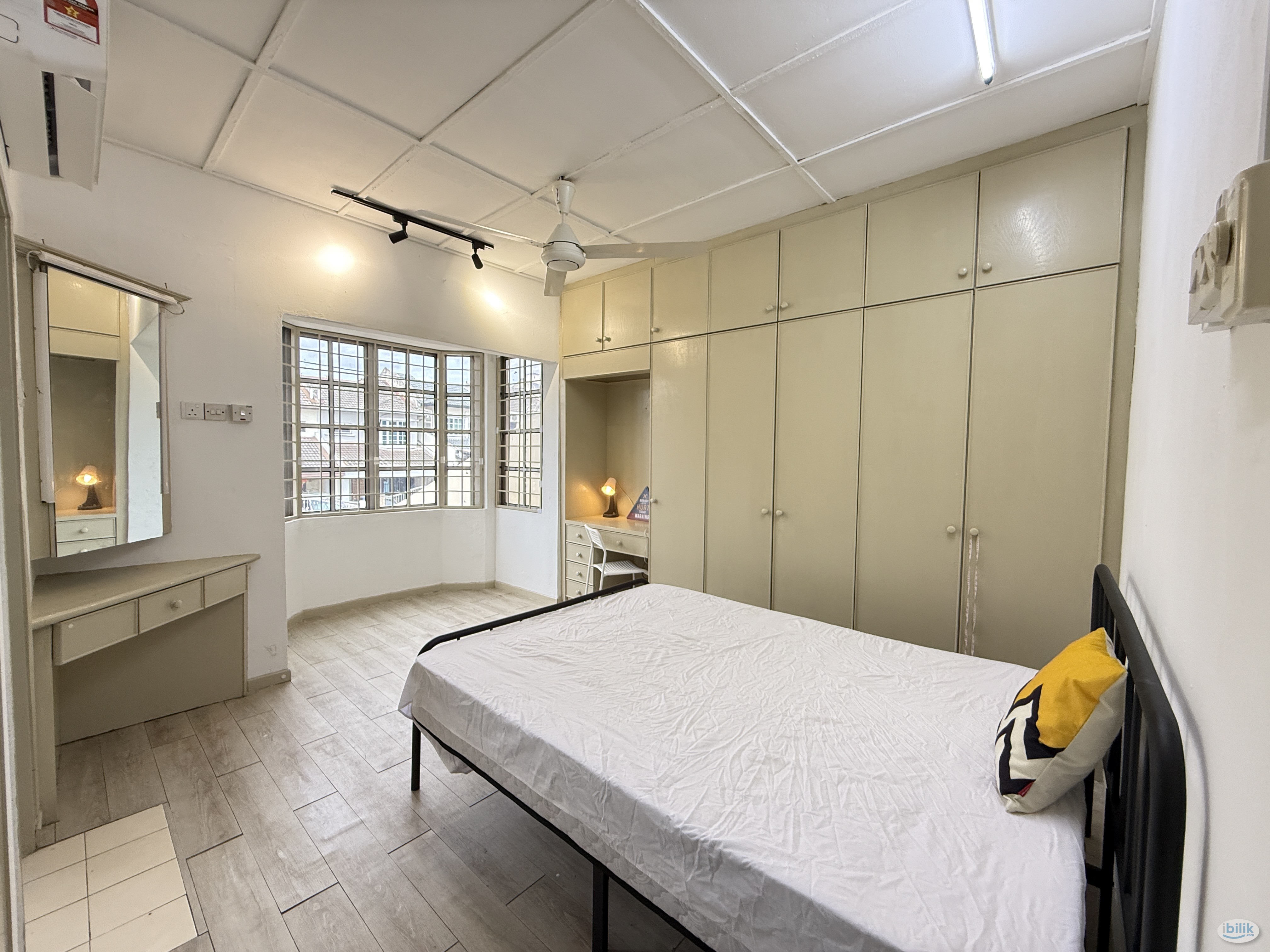 Premium Master Room at Taman Wawasan, Pusat Bandar Puchong - Image 1