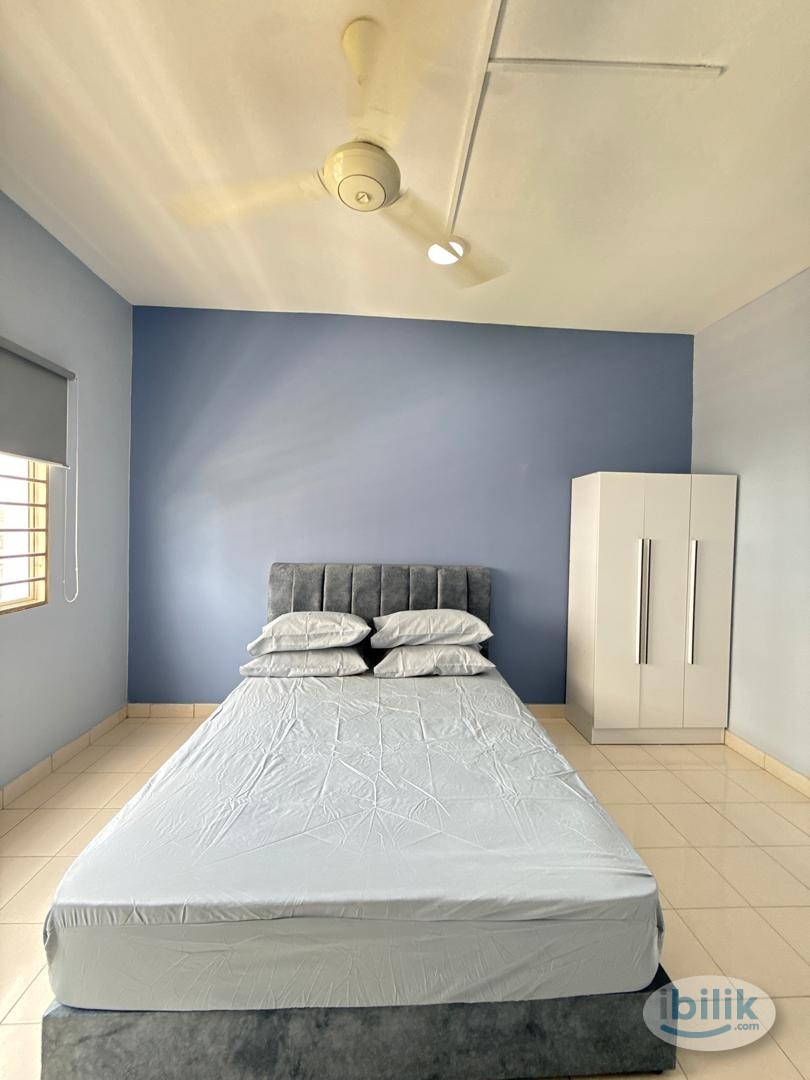 Master Room at SuriaMas, Bandar Sunway - Image 5