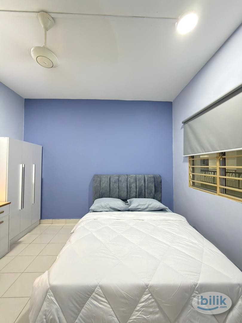 Middle Room at SuriaMas, Bandar Sunway - Image 2