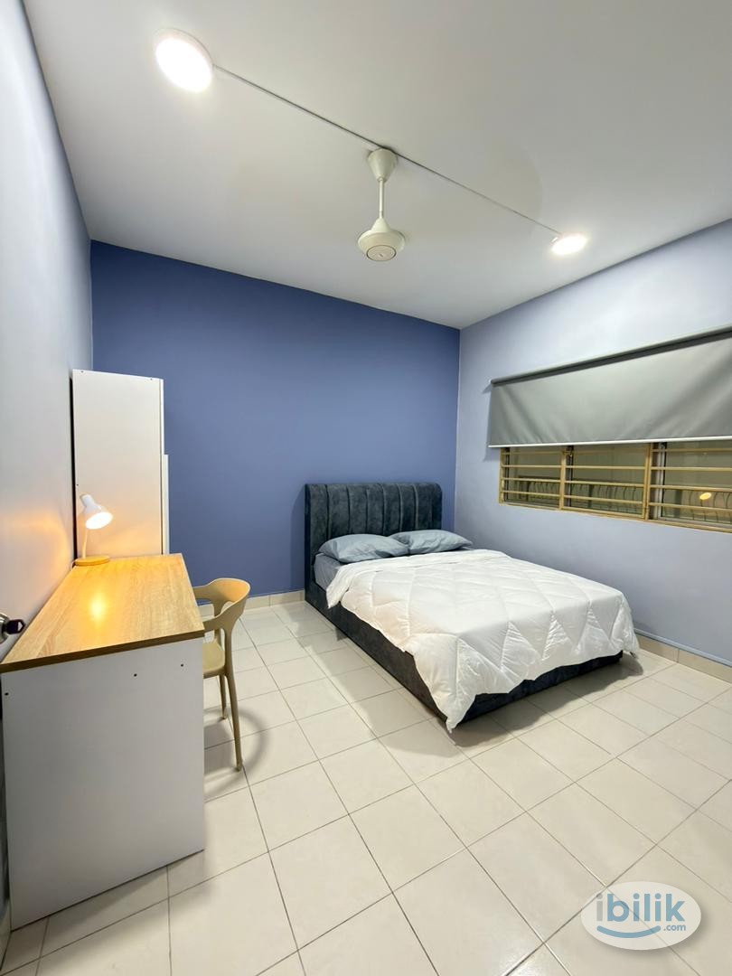 Middle Room at SuriaMas, Bandar Sunway - Image 3