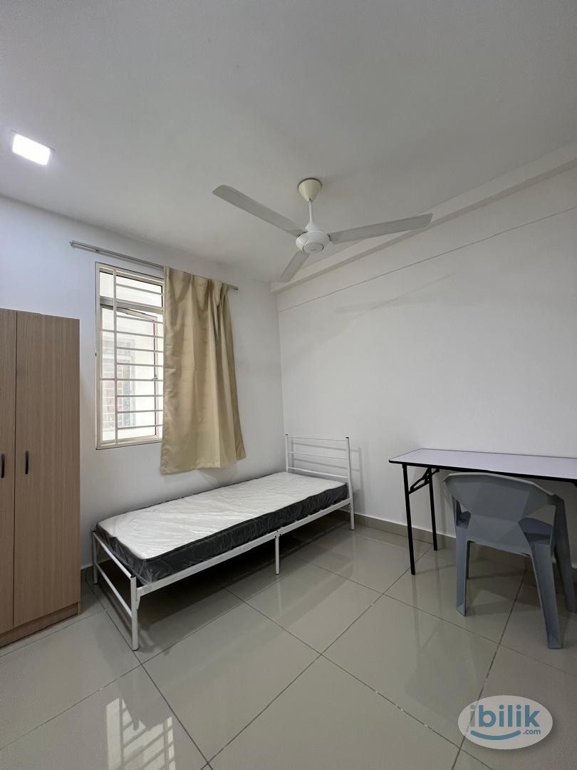 WIFI UTILITES INCLUDED Middle Room at Suasana Lumayan, Bandar Sri Permaisuri - Image 1