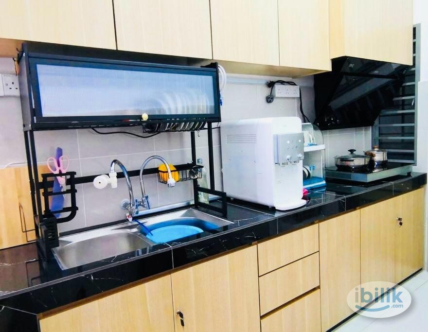 Condo: Drive to Work I Room at Taman Bukit Serdang, Seri Kembangan - Image 3