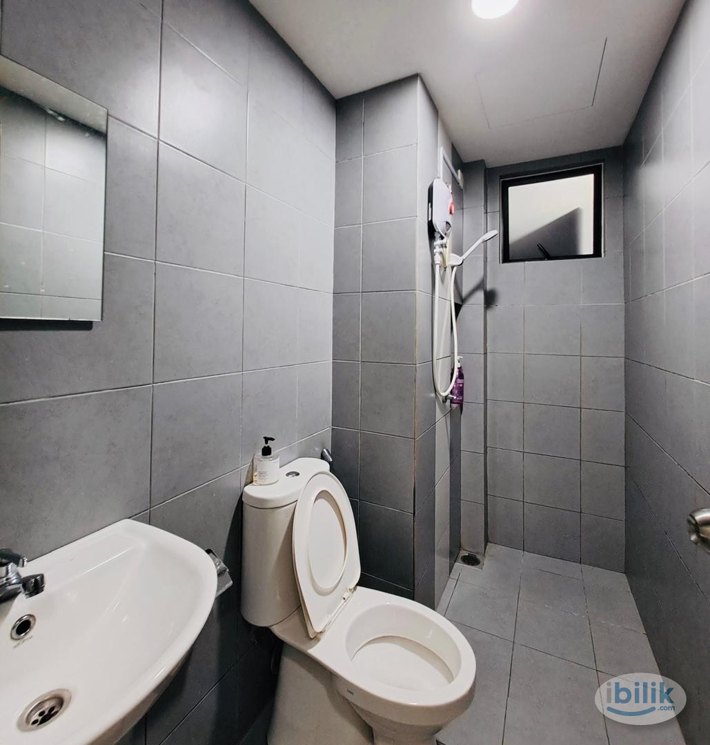 Condo: Drive to Work I Room at Taman Bukit Serdang, Seri Kembangan - Image 4