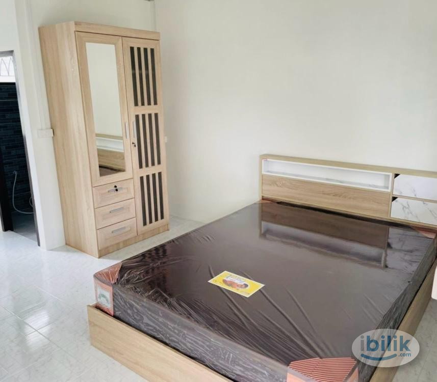 Attached Bath. Condo. Car Park, Master Room at Taman Serdang Raya, Seri Kembangan - Image 1