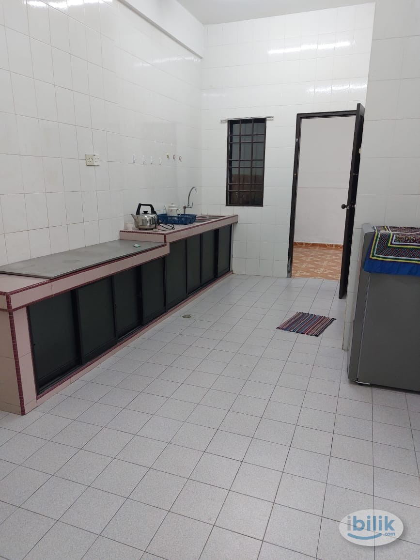 Middle Room for Rent at Taman Lapangan Pelangi - Image 3