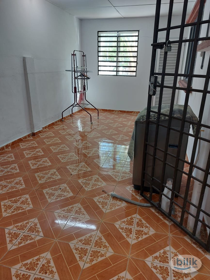 Middle Room for Rent at Taman Lapangan Pelangi - Image 4