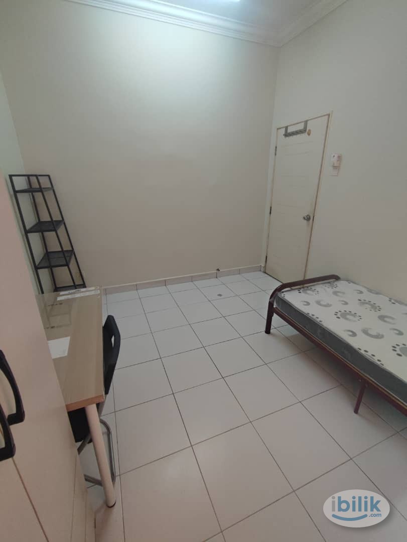 Middle Room at Kristal View, Shah Alam - Image 1