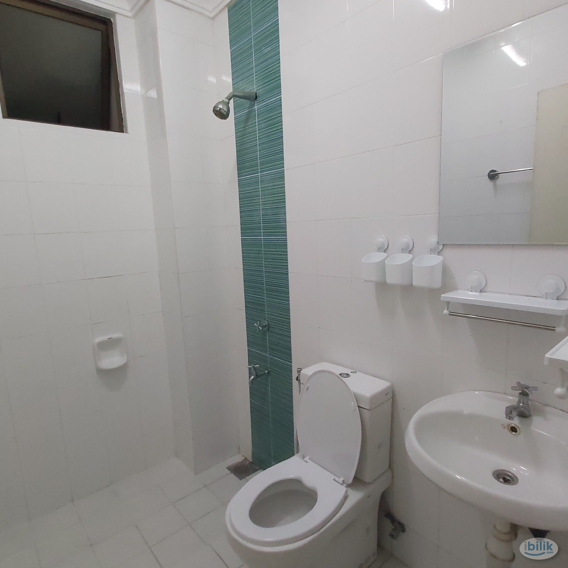 Middle Room at Kristal View, Shah Alam - Image 2