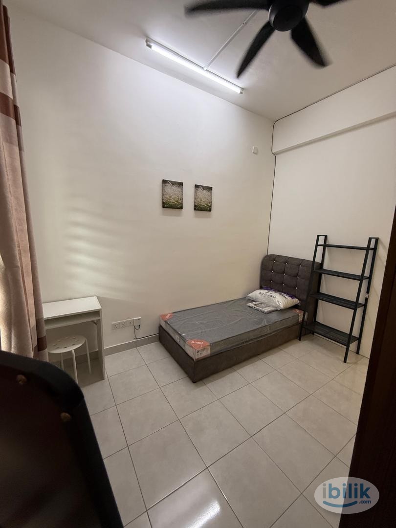 Middle Room at Bandar Puncak Alam, Kuala Selangor - Image 4