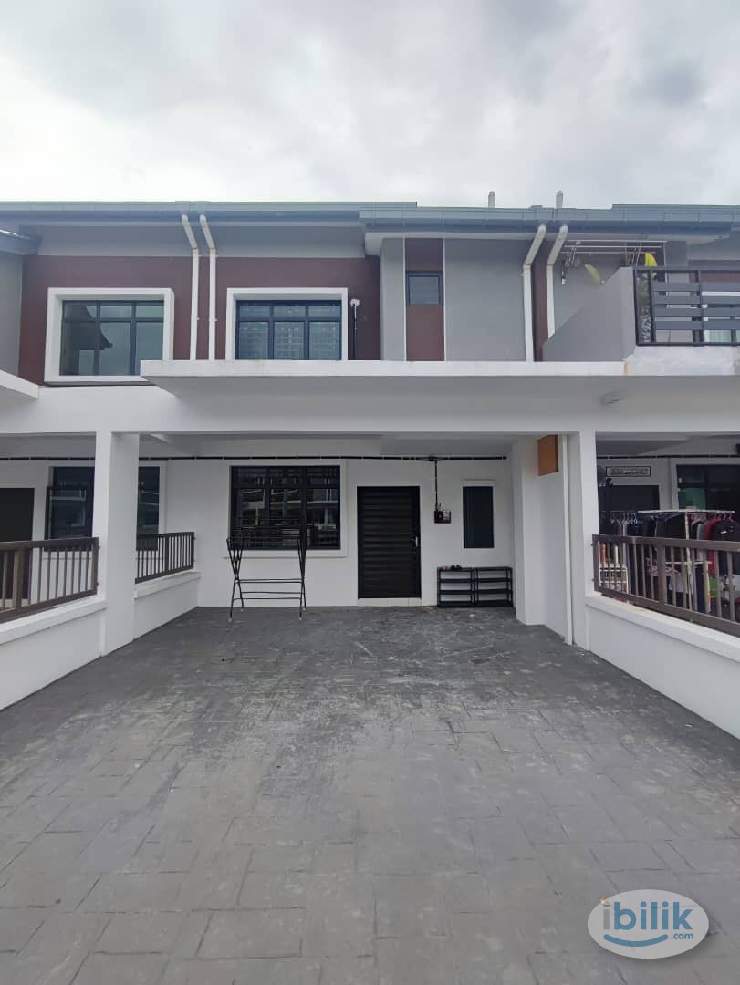Middle Room at Bandar Puncak Alam, Kuala Selangor - Image 5