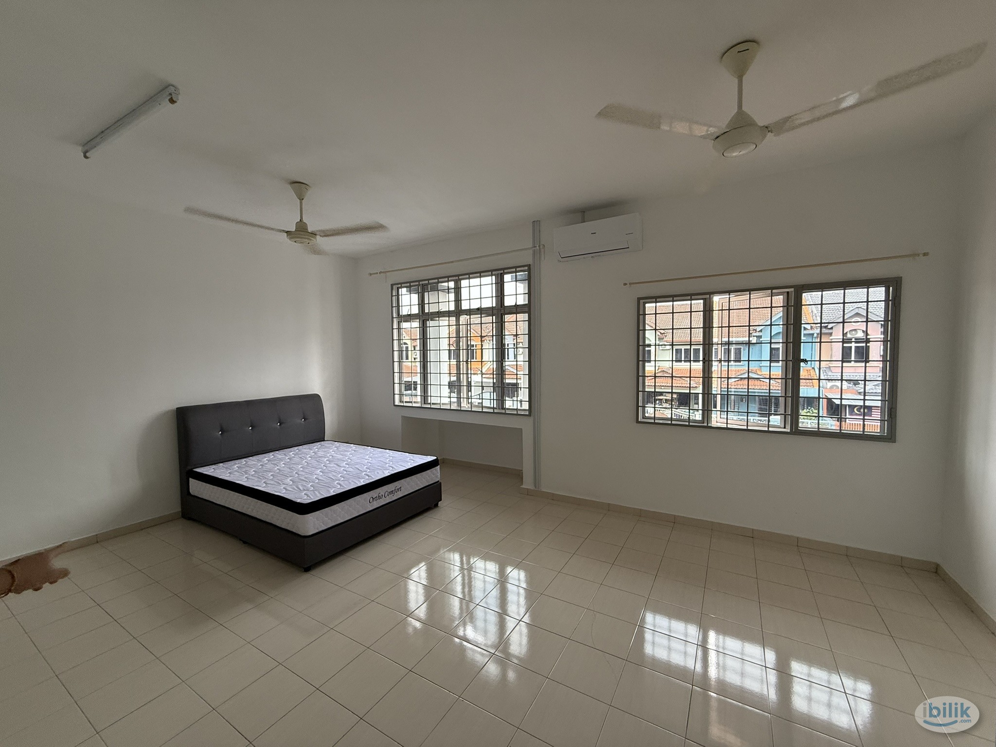 Master Room at Taman Mutiara Subang, with Wifi - Image 1