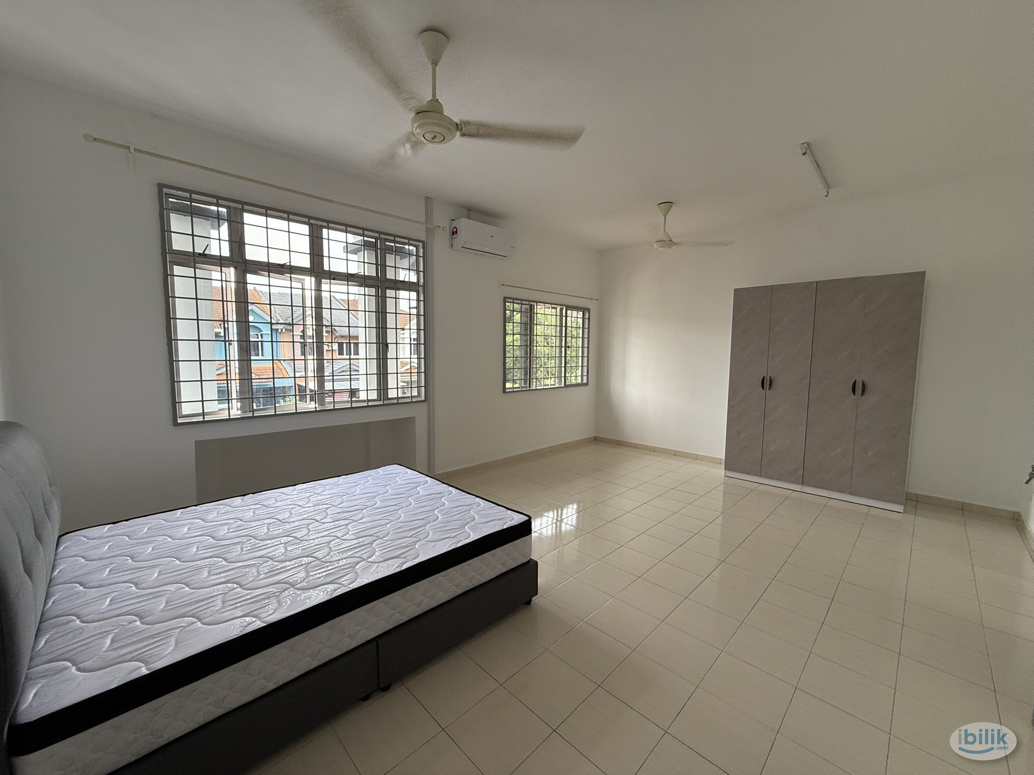 Master Room at Taman Mutiara Subang, with Wifi - Image 2