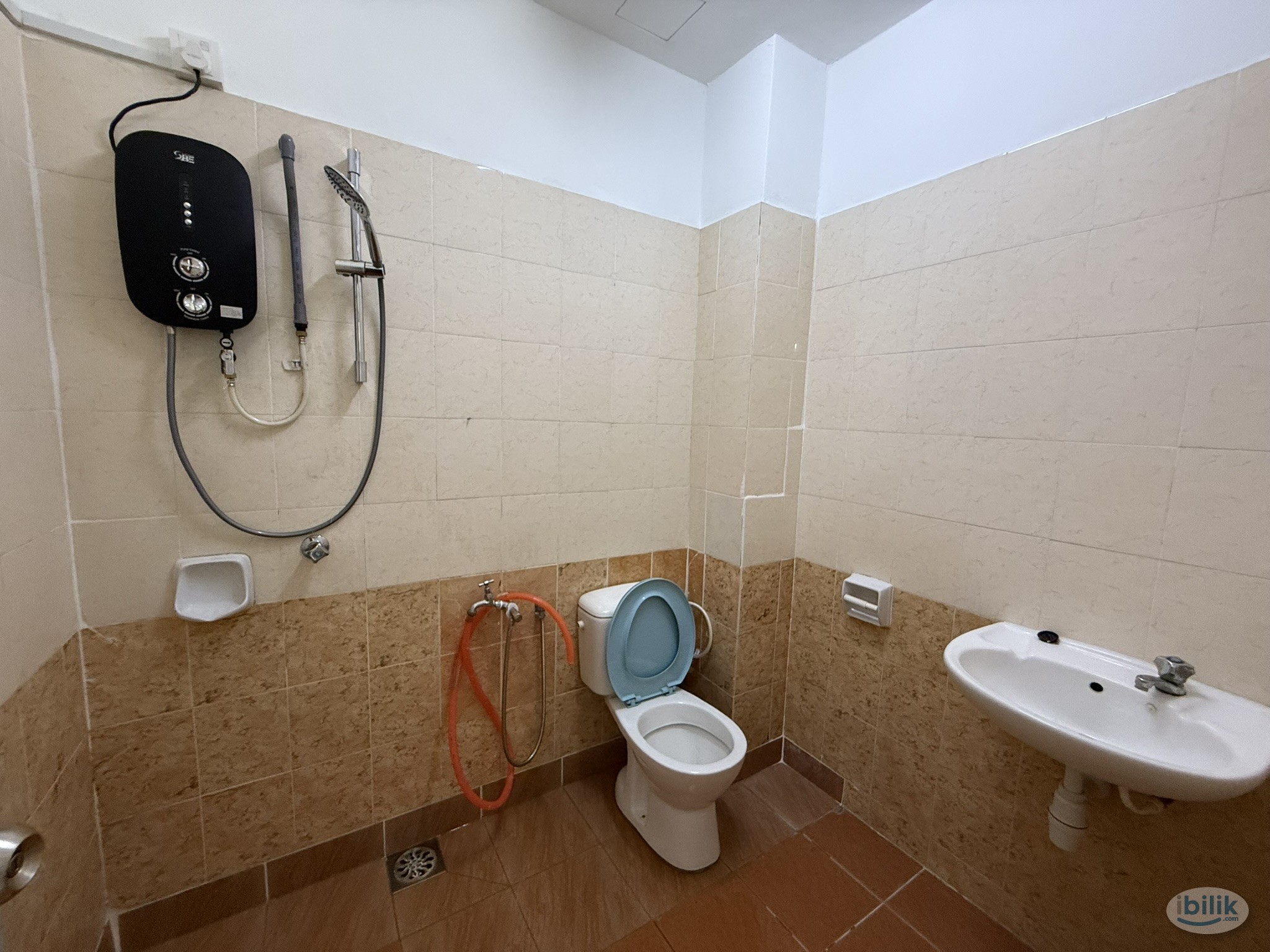 Master Room at Taman Mutiara Subang, with Wifi - Image 3