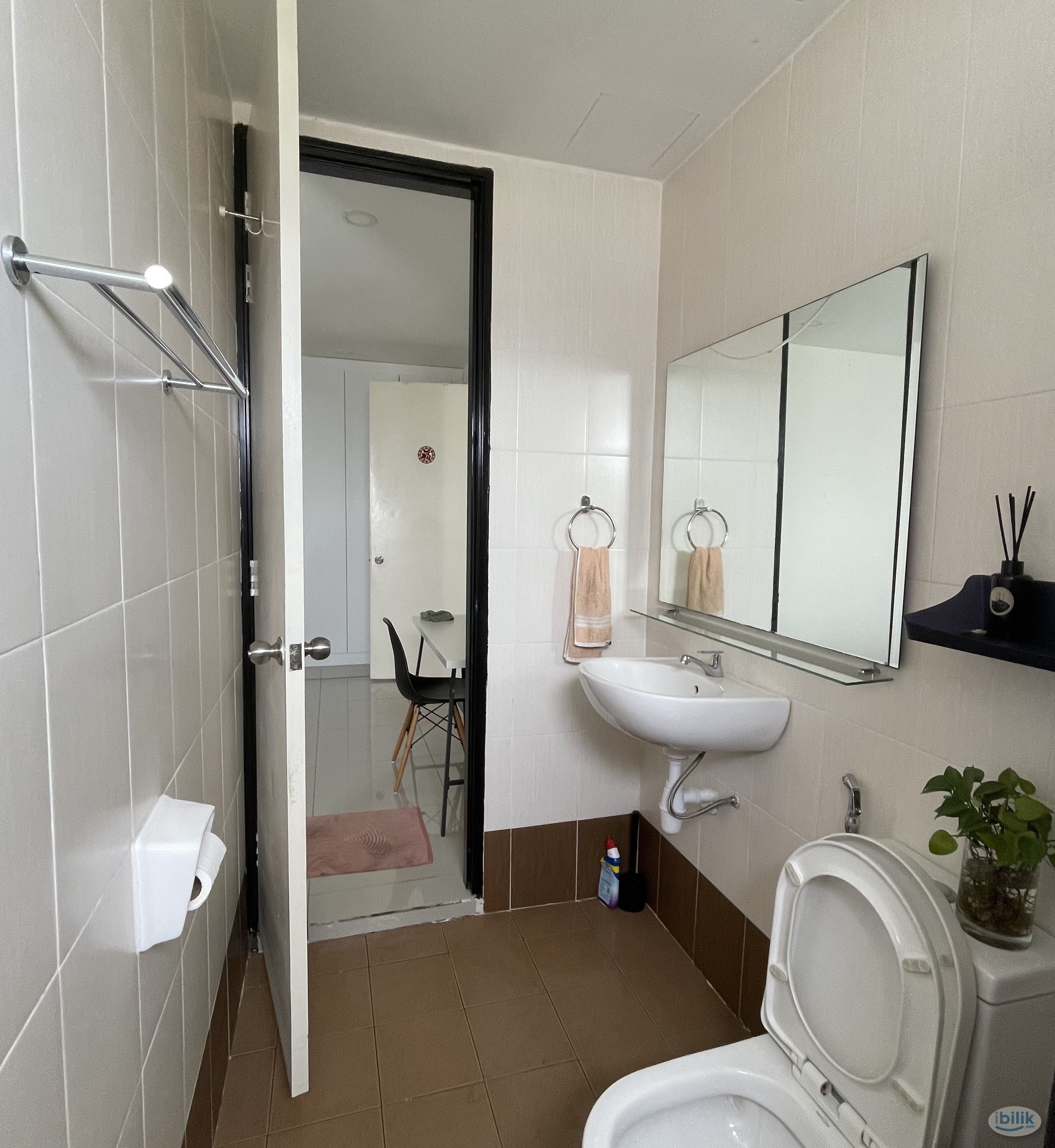 Fully Furnished Master Room at Suasana Lumayan, Bandar Sri Permaisuri - Image 2
