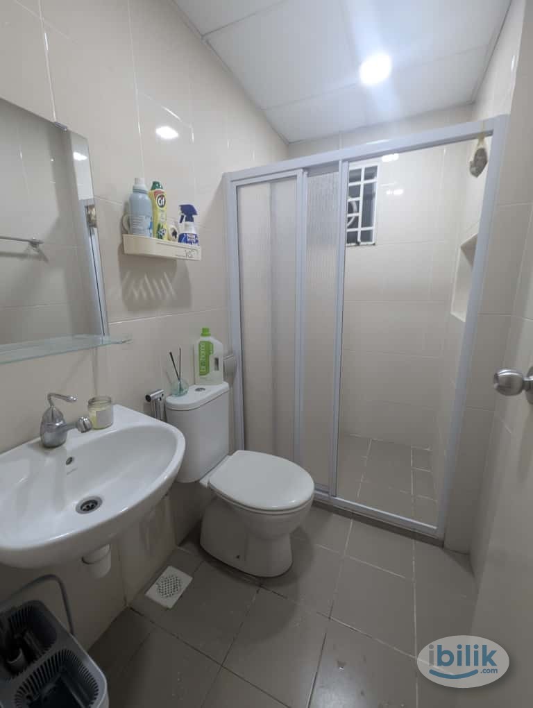 Middle Room at OUG Parklane, Old Klang Road - Image 2