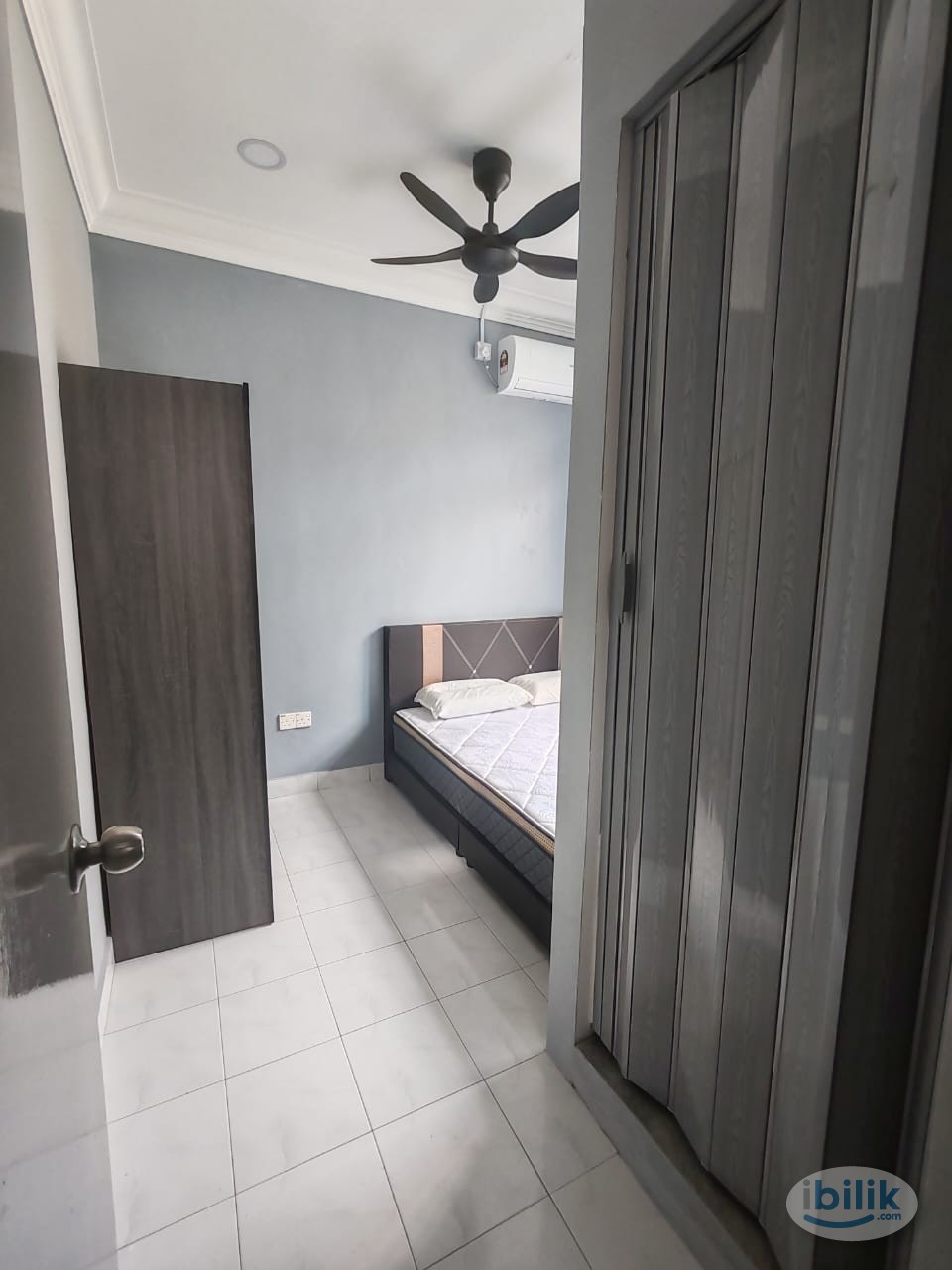 Master room with private toilet 主人房(有厕所)---Bukit indah single terrace house - Image 1