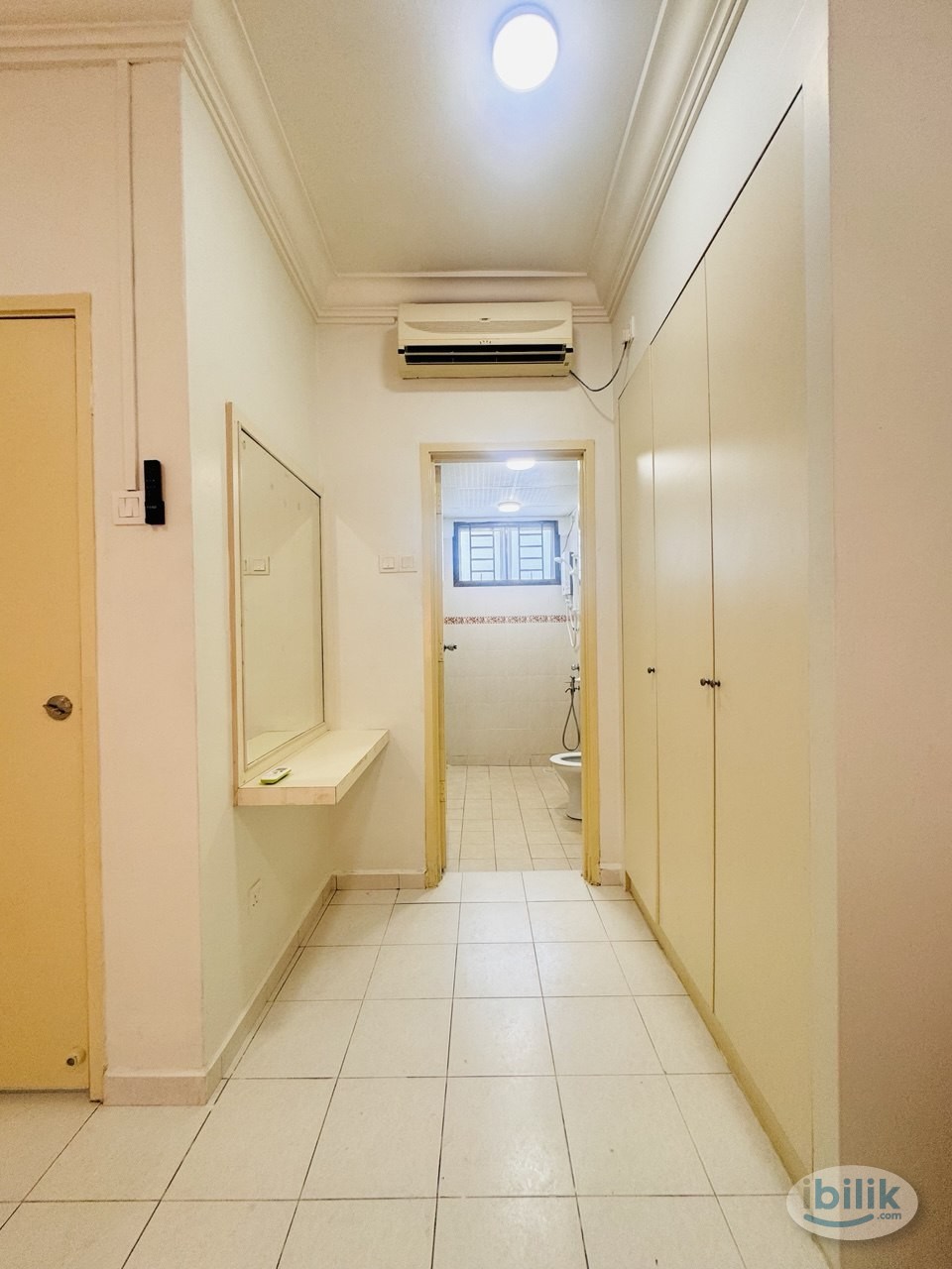 Master Room at Nusa Perdana Service Apartment, Gelang Patah - Image 2