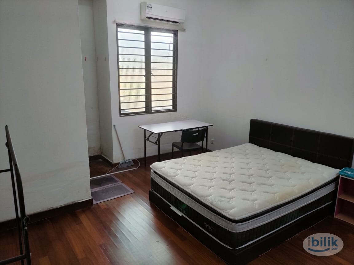 ‼️Middle Room with ATTACHED TOILET‼️ - Image 2
