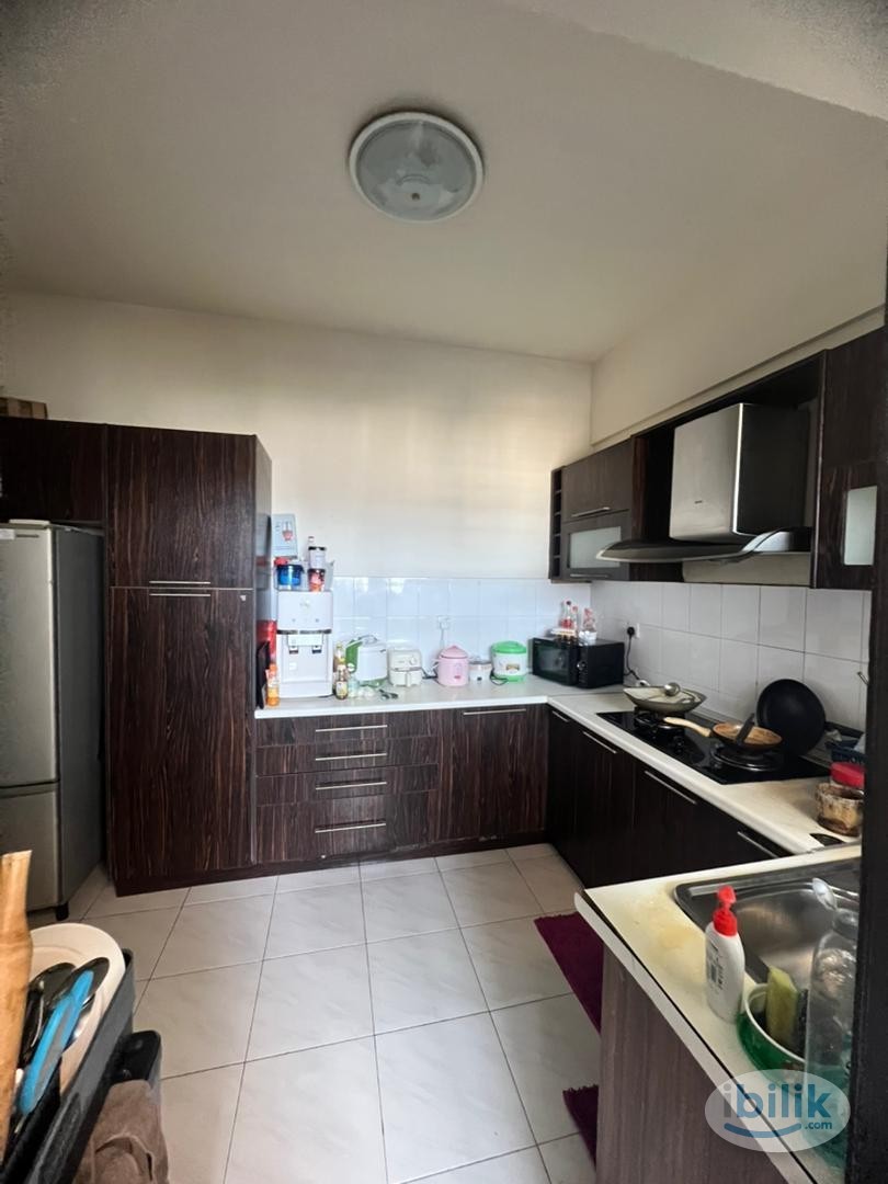 Seri Maya Big Middle Room Lady's Unit min walking distance to LRT Setiawangsa - Image 2