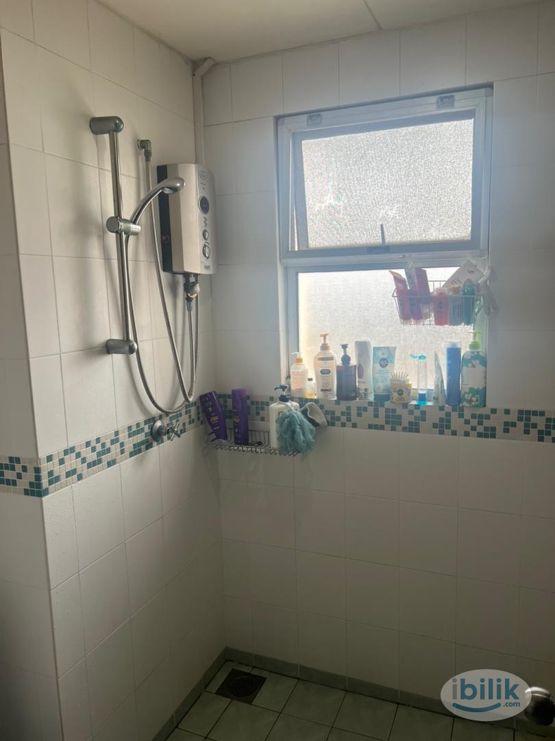Seri Maya Big Middle Room Lady's Unit min walking distance to LRT Setiawangsa - Image 4