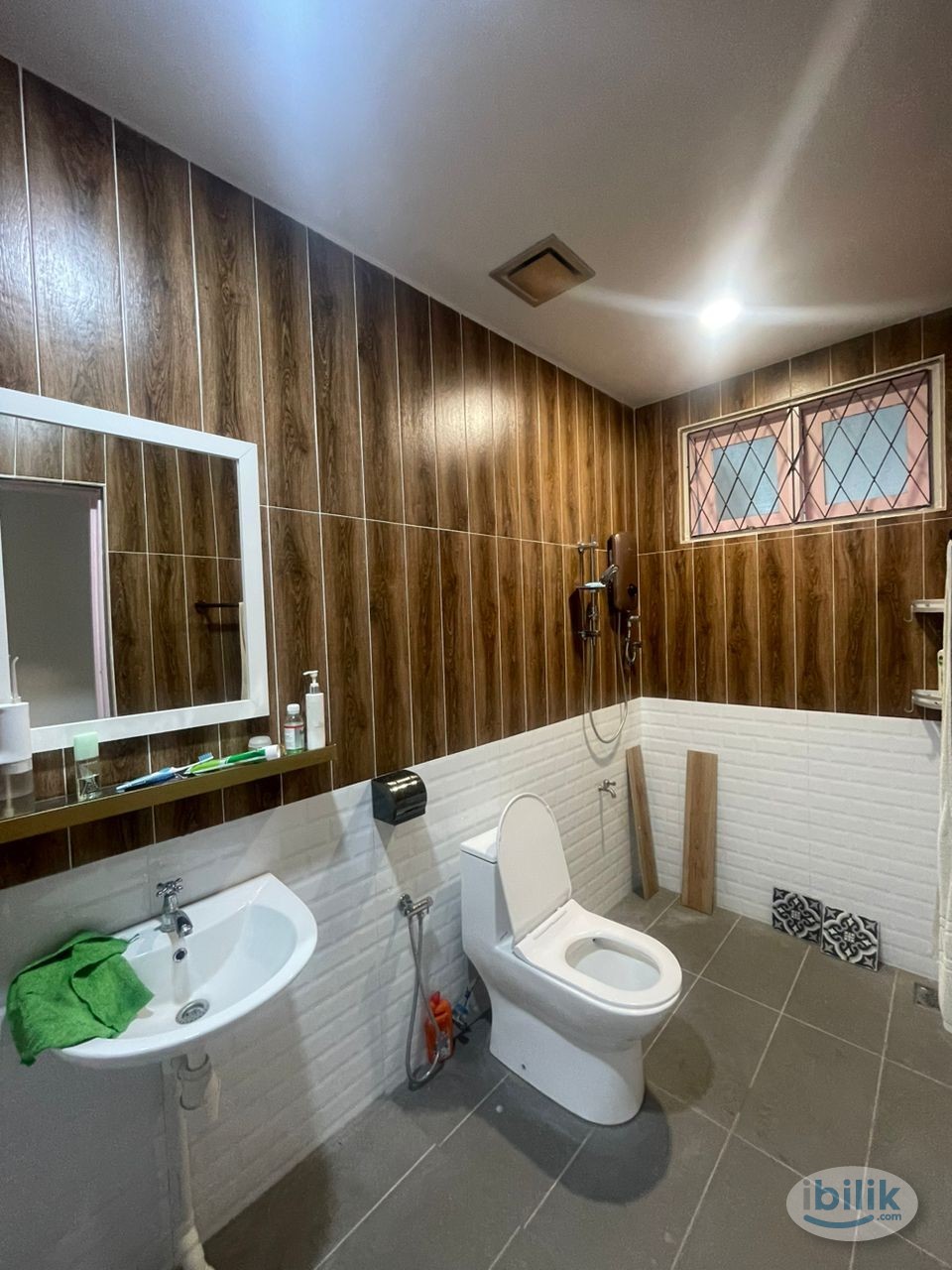 Fully Furnish Middle Female Room at Bayor Bukit, Tabuan Jaya, Swinburne, Kuching - Image 4