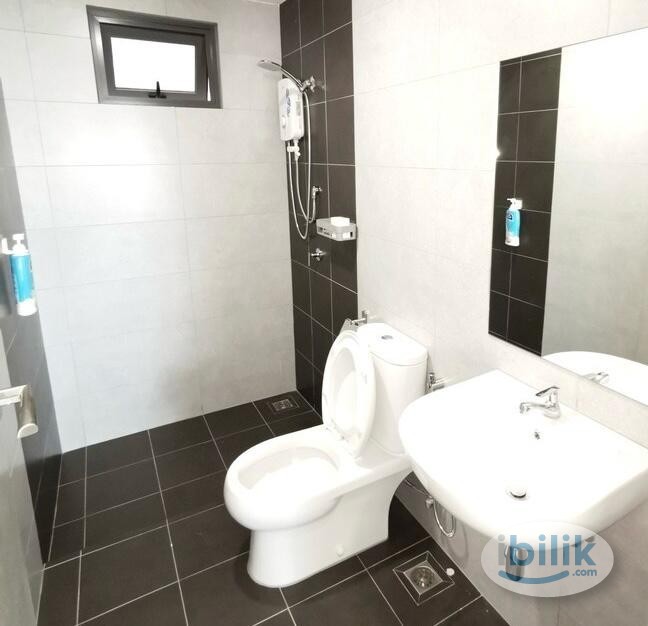 Bus to MRT. Condo, Middle Room at 16 Sierra, Puchong - Image 4