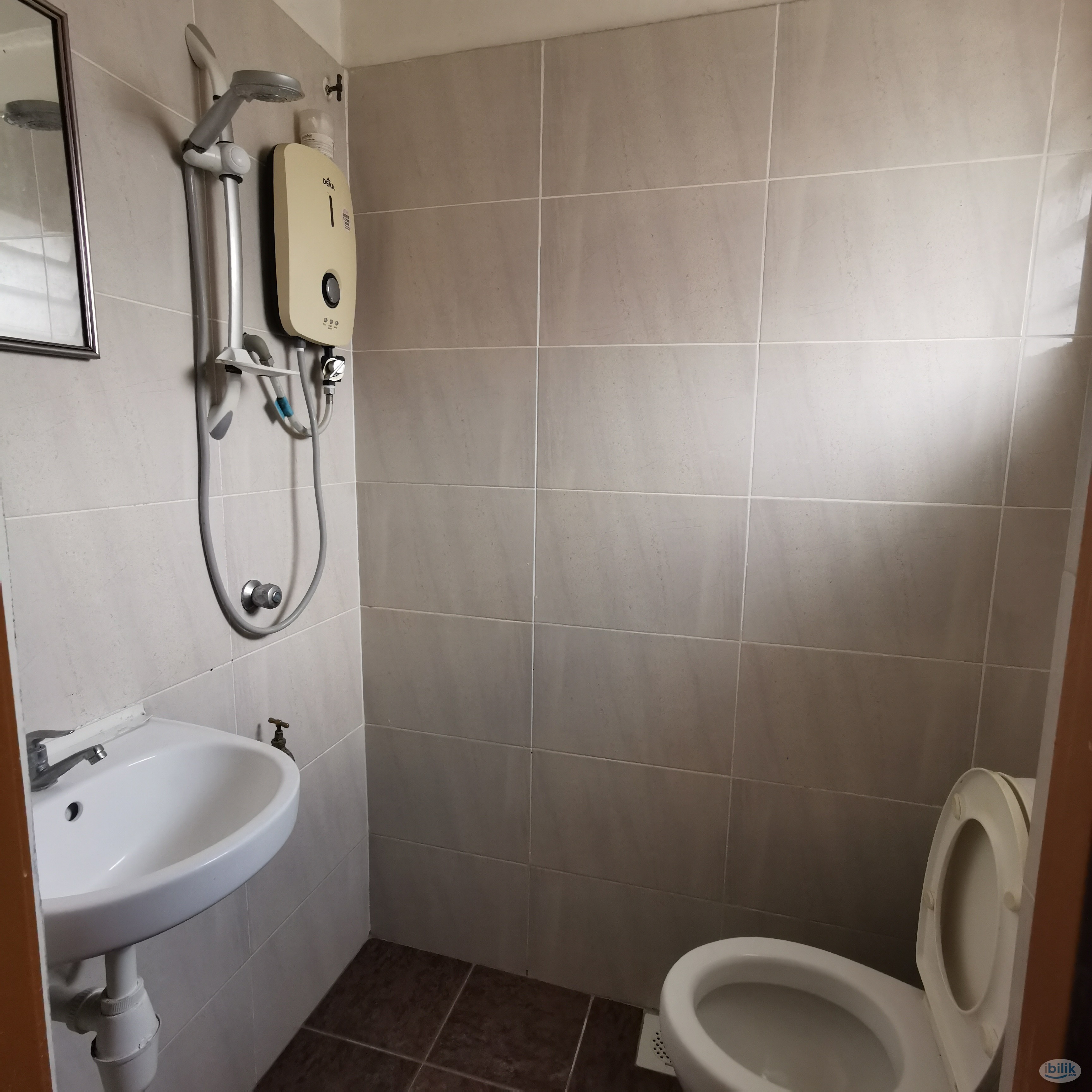 SS15 house facing Subang Jaya LRT / KTM station – own bath, furnished room posted by owner - Image 4