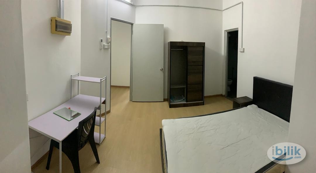 Master Room with Private Bath - Image 3