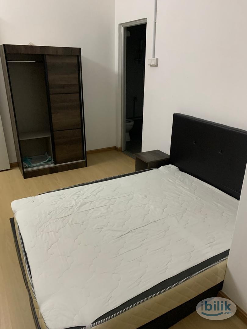 Master Room with Private Bath - Image 4