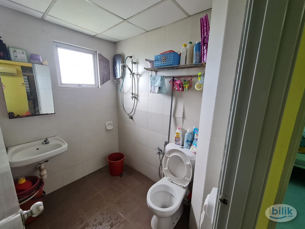 November Can Move In, 1 room Available, Highway View - Image 1