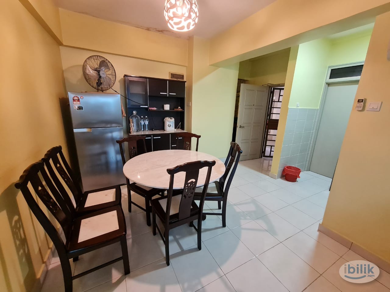 November Can Move In, 1 room Available, Highway View - Image 3