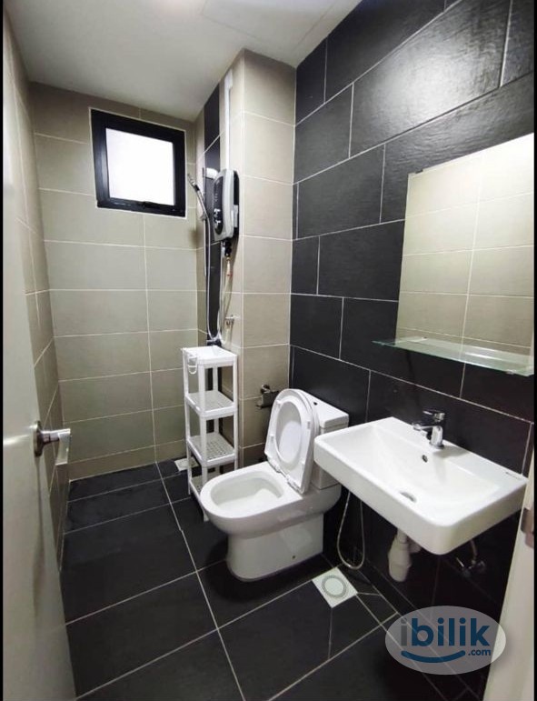Middle Room at Ritze Perdana 2, Damansara Perdana - Image 2