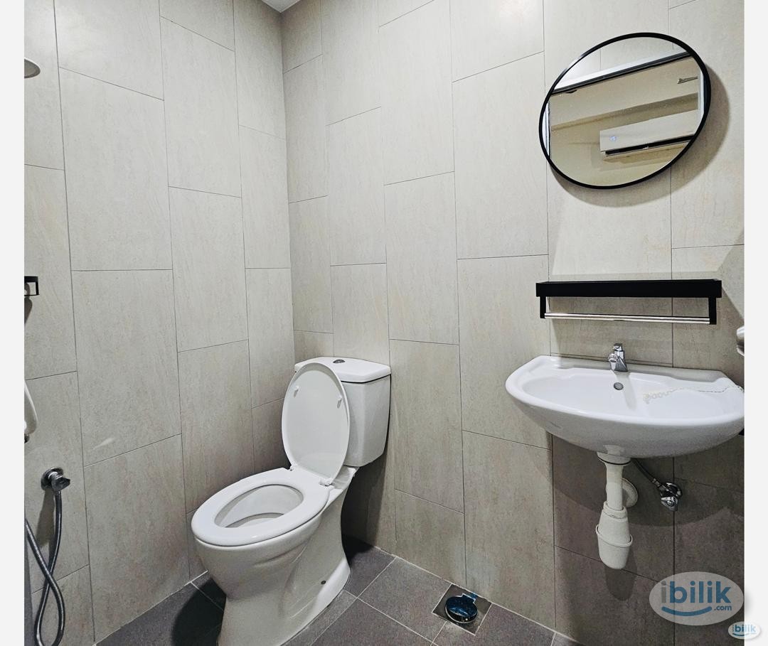 Condo, Free Park Outside. Middle Room at Taman Taming Jaya, Balakong - Image 4