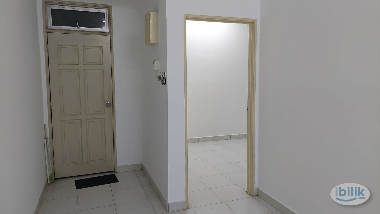Middle Room at Tebrau City Residence Apartment, Johor Bahru - Image 1