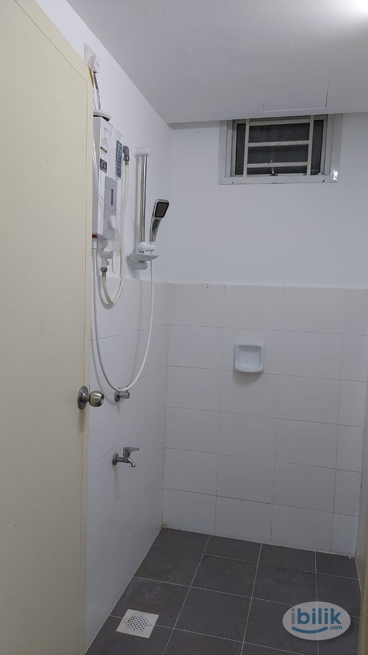 Middle Room at Tebrau City Residence Apartment, Johor Bahru - Image 4