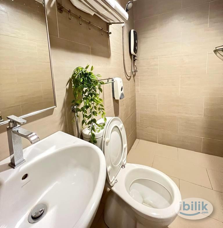 Condo. Couple Room, Private Bath, Free Parking at Olive Hill Bukit Serdang, Seri Kembangan - Image 4