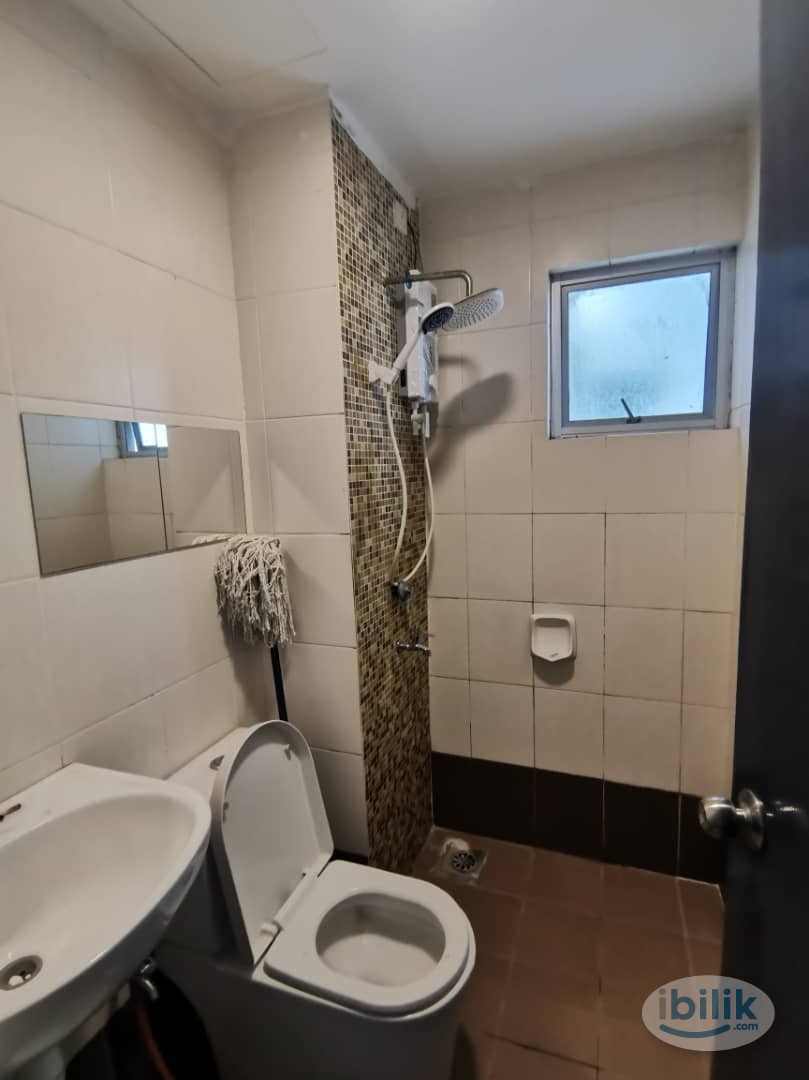 Middle Room at Suasana Lumayan, Bandar Sri Permaisuri - Image 2