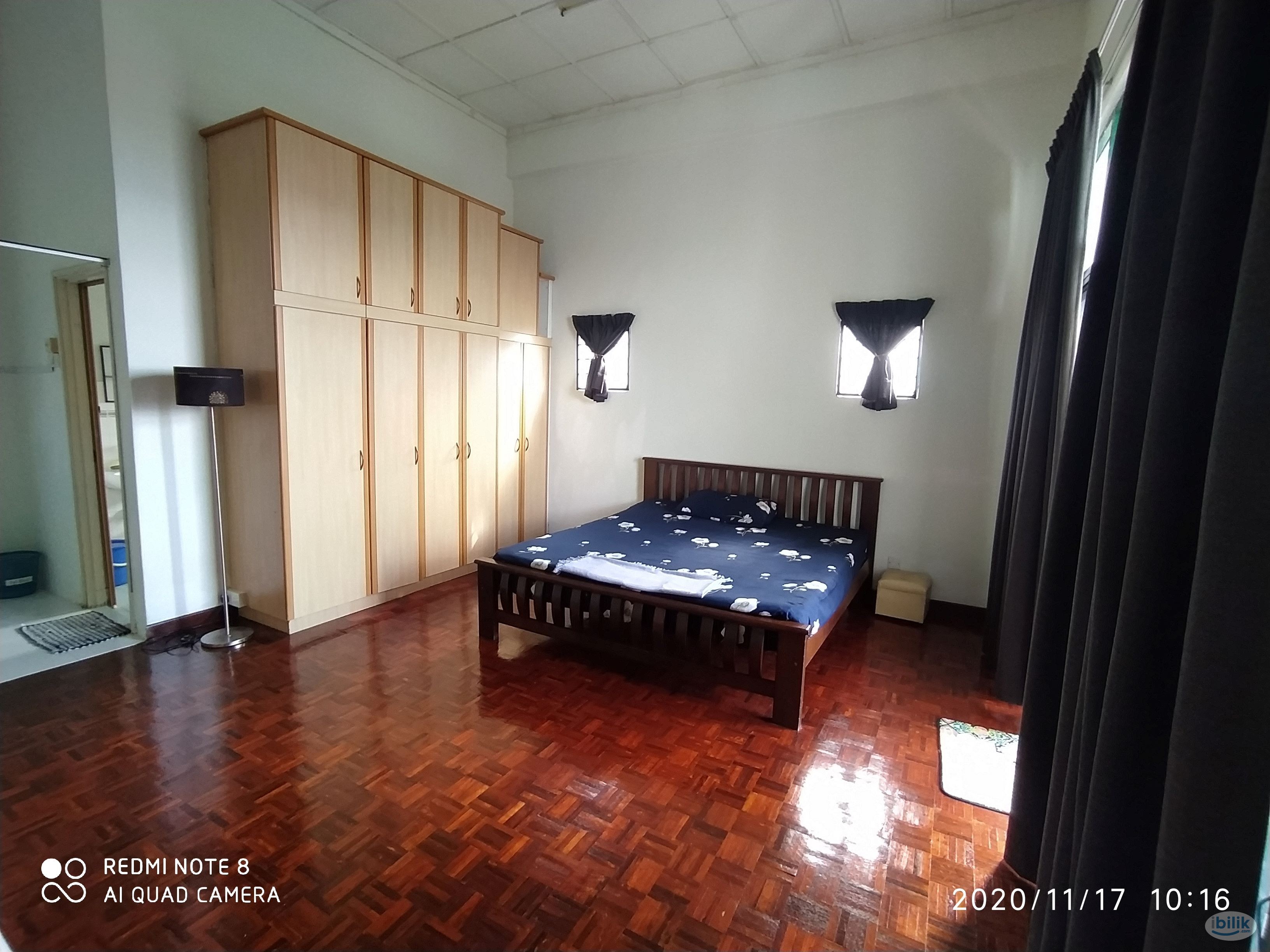 Studio-like huge master bedroom at penthouse condo, bus stop, LRT. - Image 1