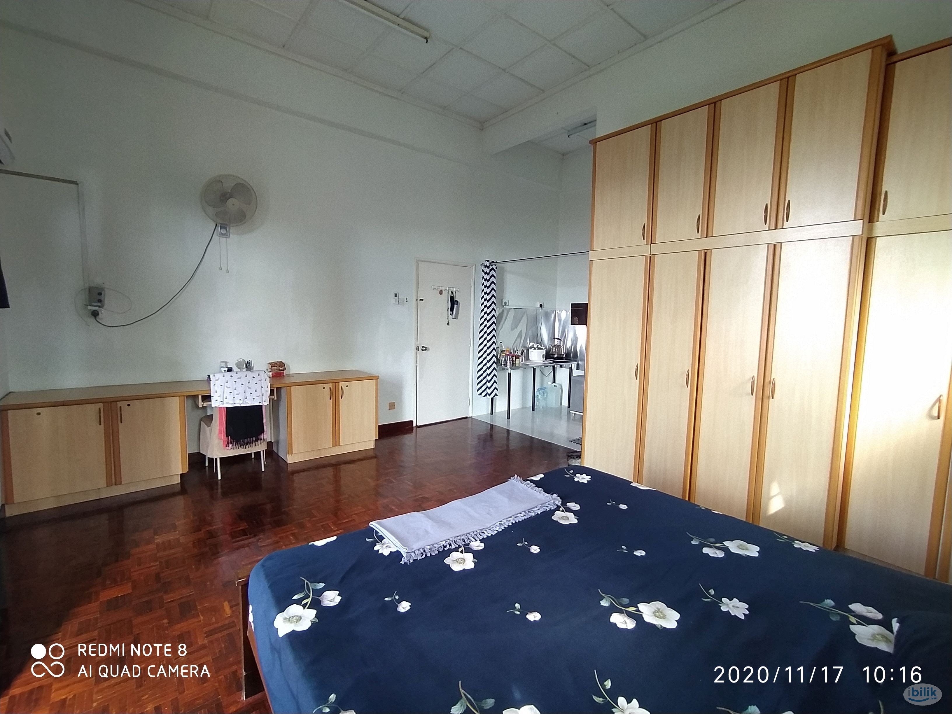 Studio-like huge master bedroom at penthouse condo, bus stop, LRT. - Image 2
