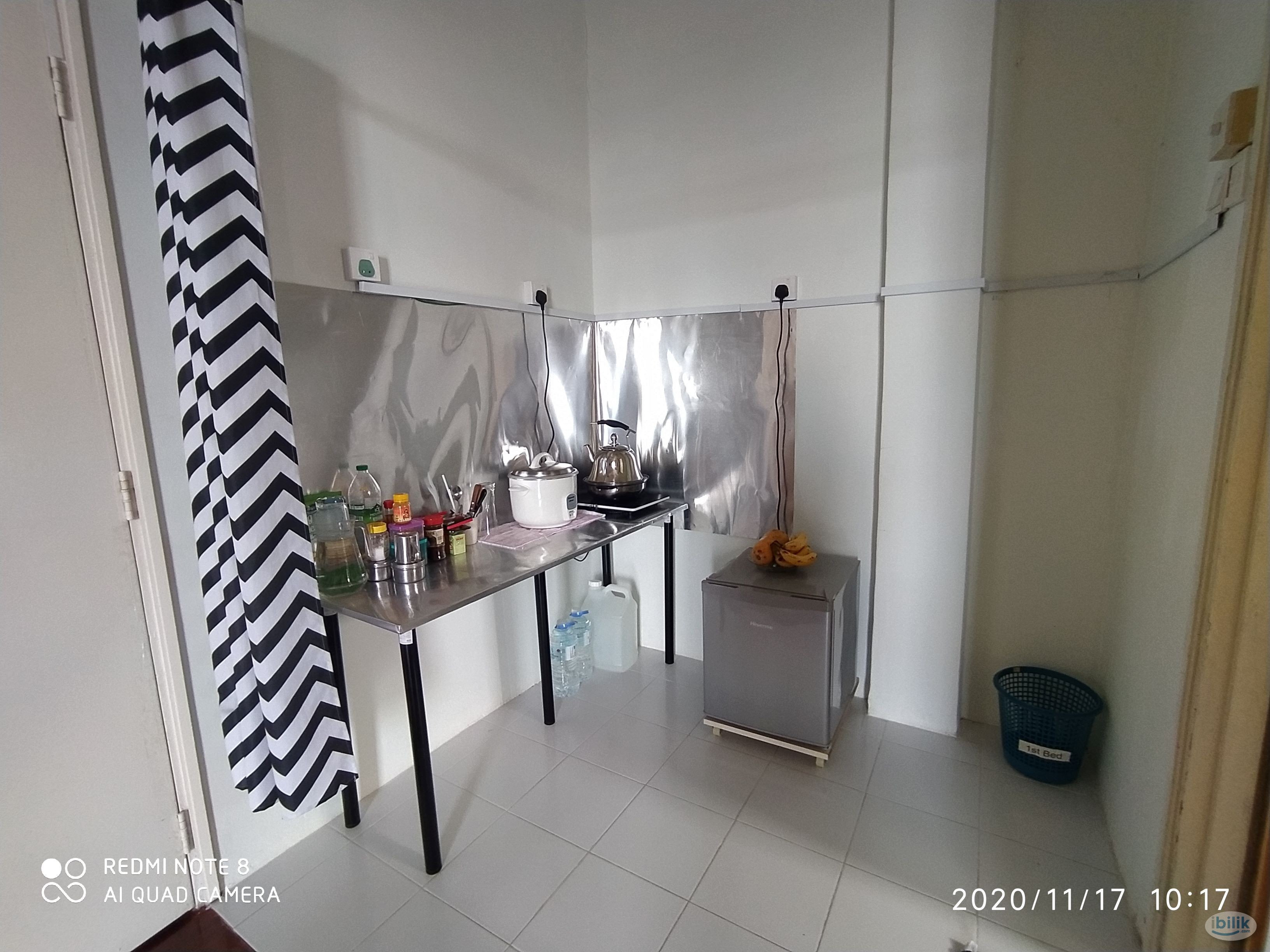 Studio-like huge master bedroom at penthouse condo, bus stop, LRT. - Image 3