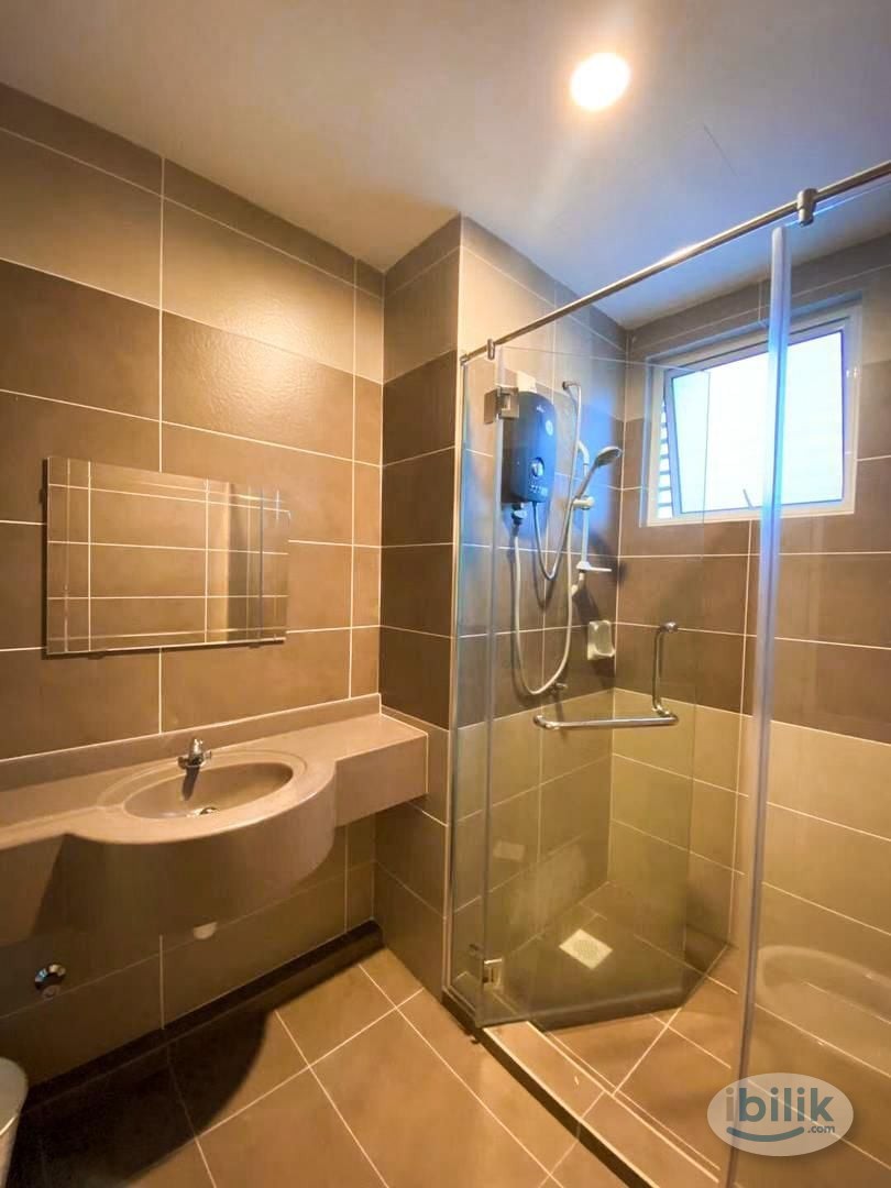 Master room with private bathroom@ MRT/UTAR /Balakong /Sg Long - Image 1